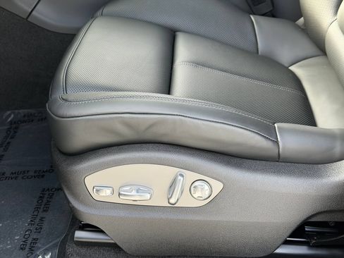 Used 2026 Porsche Macan AWD/4WD image 24