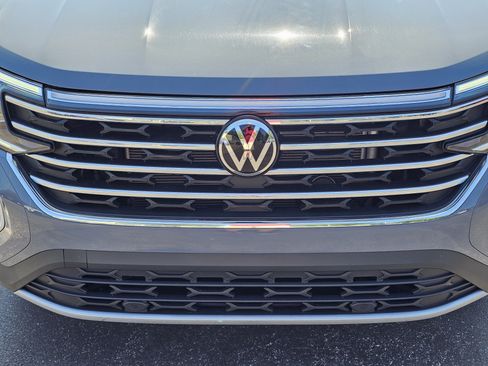 Used 2025 Volkswagen Atlas SE AWD/4WD image 3
