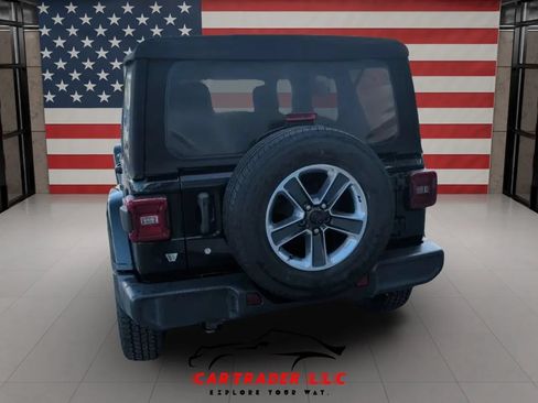 Used 2018 Jeep Wrangler Unlimited Sahara w/ LED Lighting Group AWD/4WD image 8