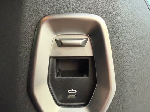 Used 2024 BMW i7 eDrive50 w/ M Sport Package RWD image 22