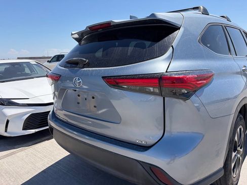 Used 2023 Toyota Highlander XLE FWD image 4