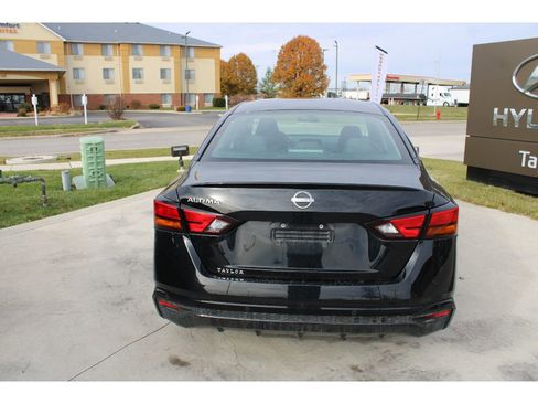 Used 2024 Nissan Altima 2.5 S image 4