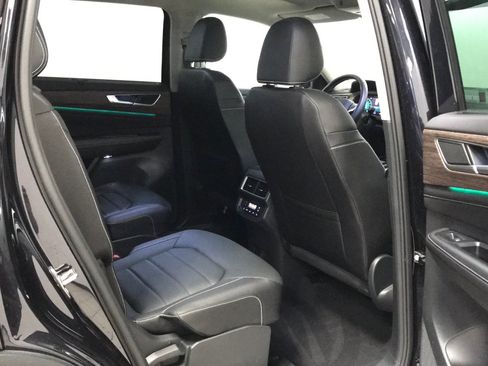 Used 2025 Volkswagen Atlas SEL AWD/4WD image 15