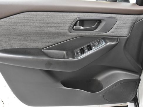 Used 2023 Nissan Rogue S FWD image 12