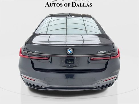 Used 2022 BMW 750i xDrive w/ Luxury Rear Seating Package image 11