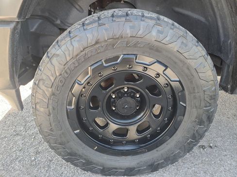 Used 2019 RAM 1500 Laramie AWD/4WD image 11
