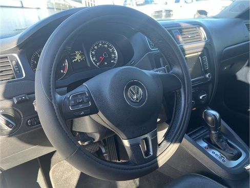 Used 2012 Volkswagen Jetta SE image 16