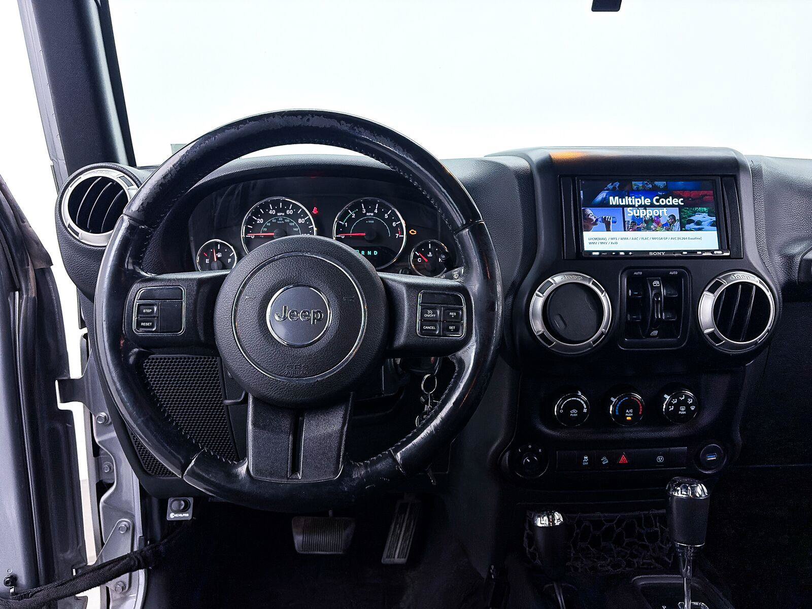 Used 2017 Jeep Wrangler Unlimited Rubicon AWD/4WD image 4