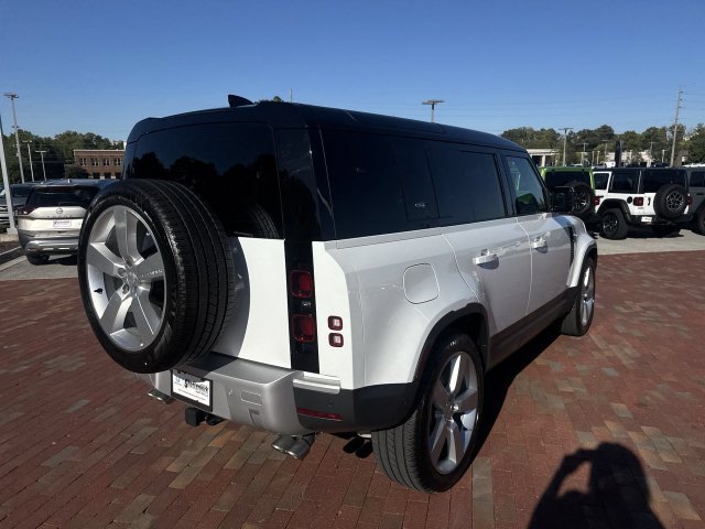 Used 2024 Land Rover Defender 110 SE AWD/4WD image 36