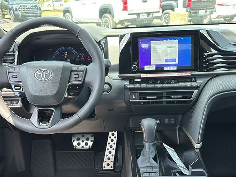 New 2026 Toyota Camry SE FWD image 8