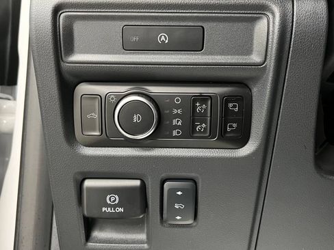 Used 2025 Ford F150 Lariat AWD/4WD image 33