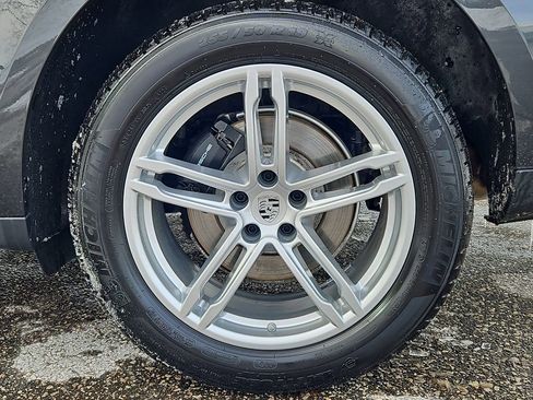 Certified 2025 Porsche Macan image 11