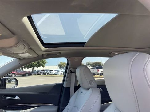 Used 2023 Cadillac XT4 Luxury w/ Cold Weather Package FWD image 24