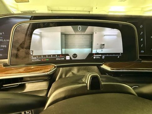 Used 2022 Cadillac Escalade ESV Sport Platinum w/ Heavy-Duty Trailer Package AWD/4WD image 26