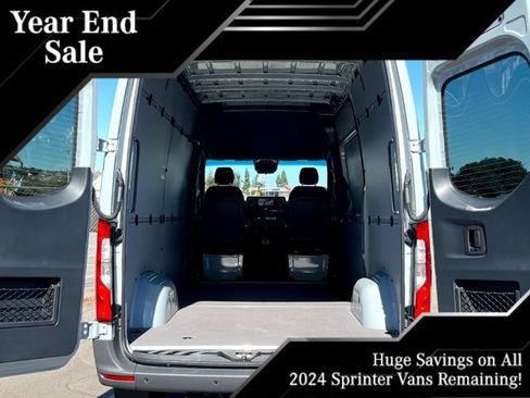 New 2024 Mercedes-Benz Sprinter 144 Cargo image 21