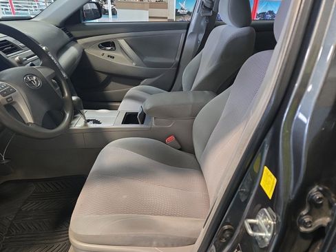 Used 2011 Toyota Camry LE w/ LE Extra-Value Pkg image 7