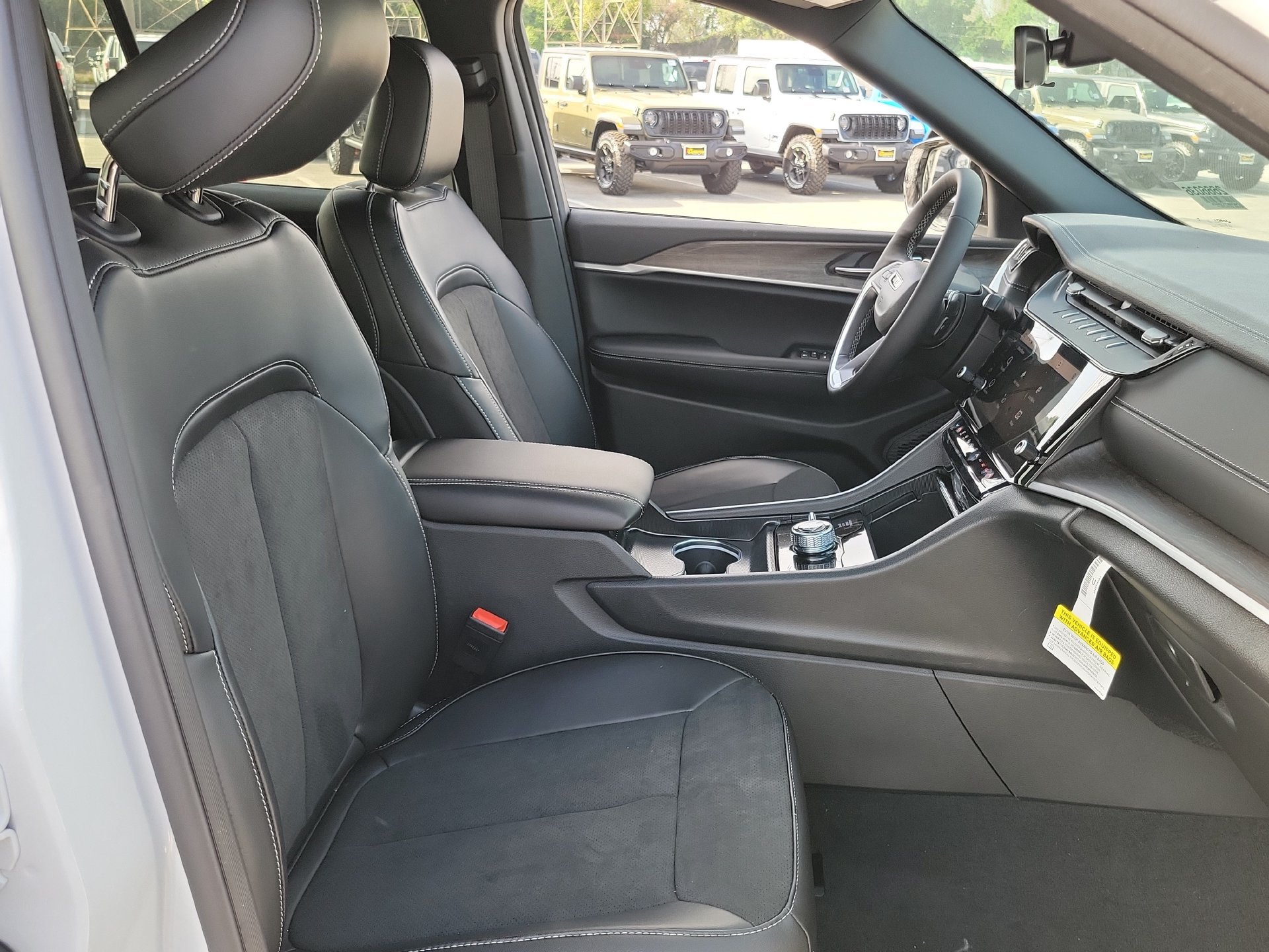 New 2026 Jeep Grand Cherokee Altitude AWD/4WD image 16