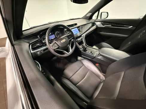 Used 2023 Cadillac XT6 Premium Luxury image 2