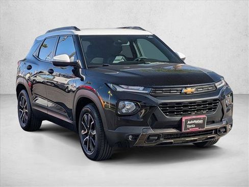 Used 2023 Chevrolet TrailBlazer ACTIV w/ Convenience Package FWD image 3