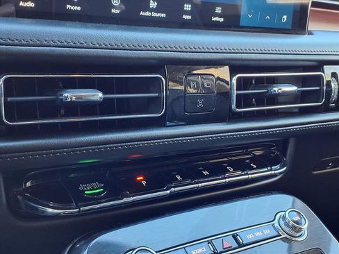 Used 2023 Lincoln Nautilus Reserve image 15