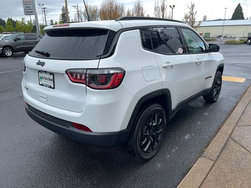 New 2026 Jeep Compass Latitude image 10
