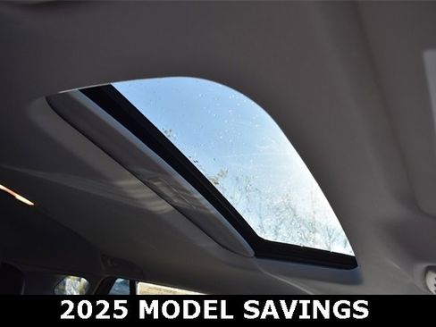 New 2025 Chevrolet Trax LT w/ Sunroof Package image 13