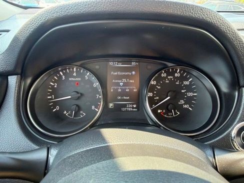 Used 2017 Nissan Rogue SV w/ SV Premium Package AWD/4WD image 29