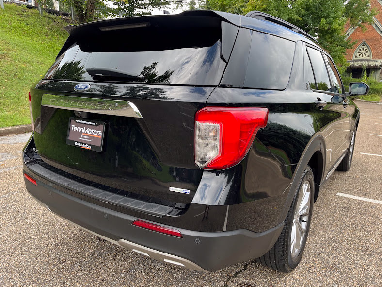 Used 2020 Ford Explorer XLT w/ Equipment Group 202A AWD/4WD image 30