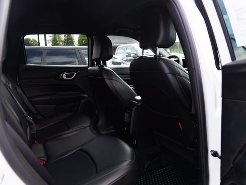 Used 2025 Jeep Compass Trailhawk AWD/4WD image 22