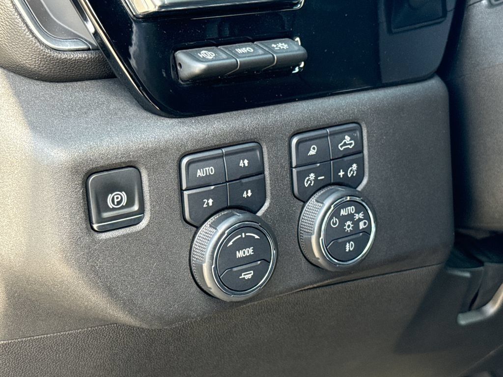 Used 2024 Chevrolet Silverado 2500 High Country w/ Technology Package AWD/4WD image 15