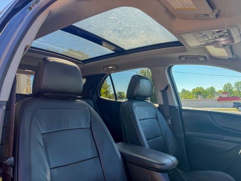 Used 2018 Chevrolet Equinox Premier FWD image 19