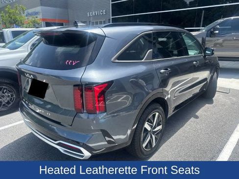 Used 2022 Kia Sorento S w/ Panoramic Sunroof Package FWD image 2