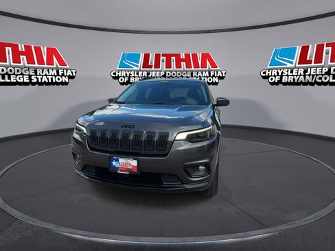 Used 2021 Jeep Cherokee Latitude Plus w/ Sun & Sound Group AWD/4WD image 3