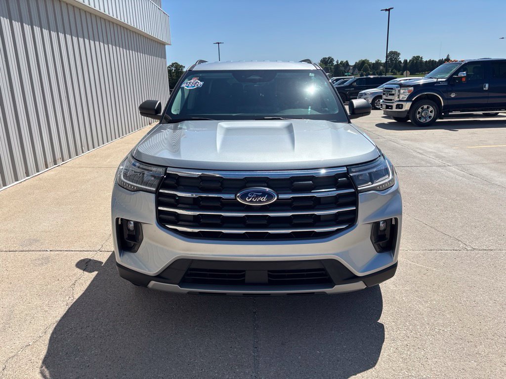 Used 2025 Ford Explorer Active w/ Active Comfort Package AWD/4WD image 2