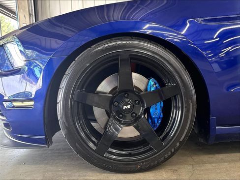 Used 2013 Ford Mustang GT Premium w/ Electronics Pkg RWD image 33