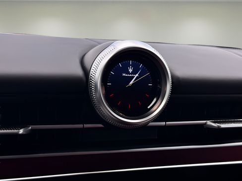 Used 2024 Maserati Grecale Trofeo AWD/4WD image 18