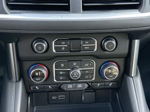 Used 2022 Chevrolet Suburban LT w/ LT Signature Plus Package image 12