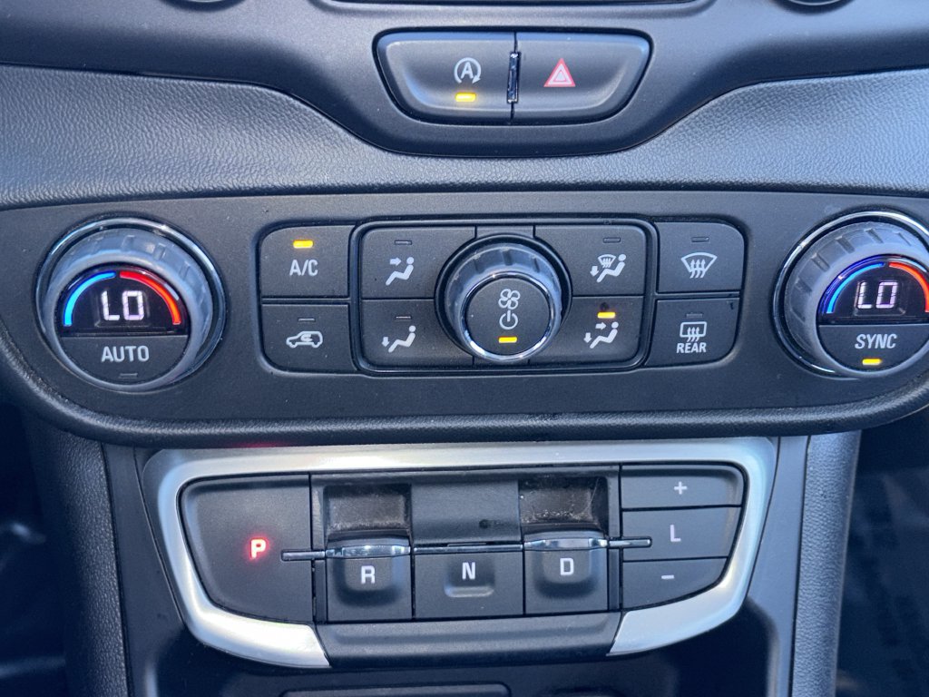 Used 2022 GMC Terrain SLE w/ Driver Convenience Package FWD image 4