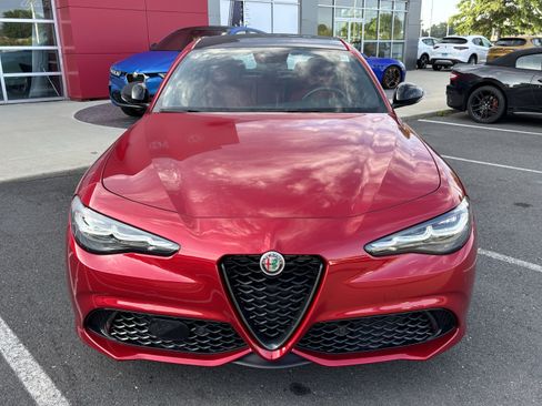 Used 2024 Alfa Romeo Giulia Veloce RWD image 12
