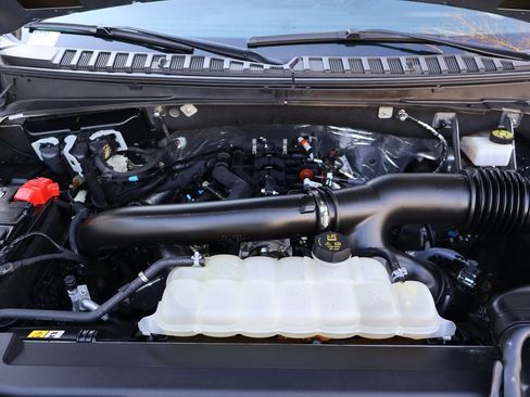 Used 2024 Ford Expedition Platinum image 12