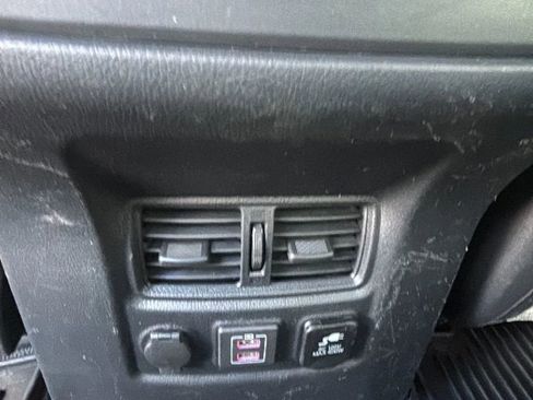 Used 2021 Nissan Titan SV w/ SV Convenience Package image 19