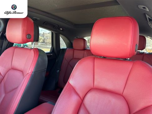 Used 2021 Porsche Macan image 16