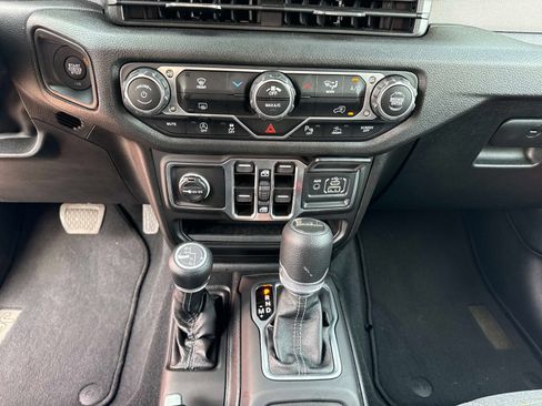 New 2025 Jeep Gladiator Sport AWD/4WD image 25