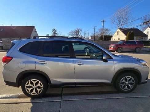 Used 2023 Subaru Forester Premium image 11