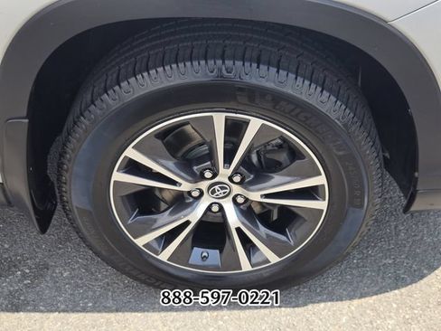 Used 2019 Toyota Highlander LE FWD image 21