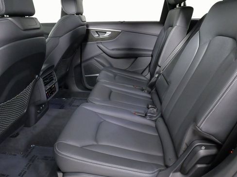 Used 2025 Audi Q7 3.0T Prestige w/ Prestige Package image 39