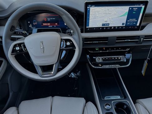 New 2024 Lincoln Corsair Reserve w/ Equipment Group 202A image 12