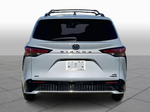 Used 2024 Toyota Sienna XSE image 4