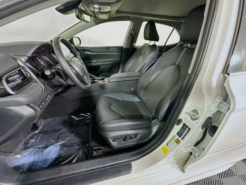 Used 2023 Toyota Camry XSE FWD image 11