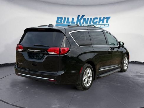 Used 2017 Chrysler Pacifica Touring-L w/ Tire & Wheel Group FWD image 5